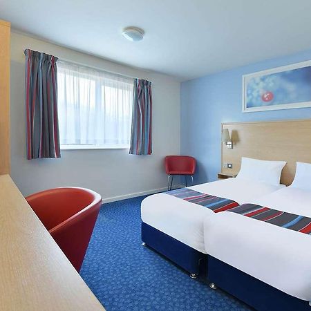Travelodge Preston Chorley Чорли Номер фото
