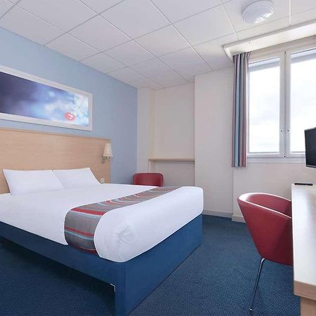 Travelodge Preston Chorley Чорли Номер фото