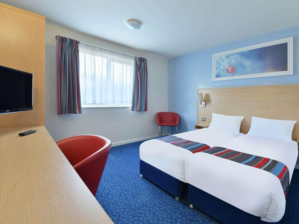 Travelodge Preston Chorley Чорли Номер фото