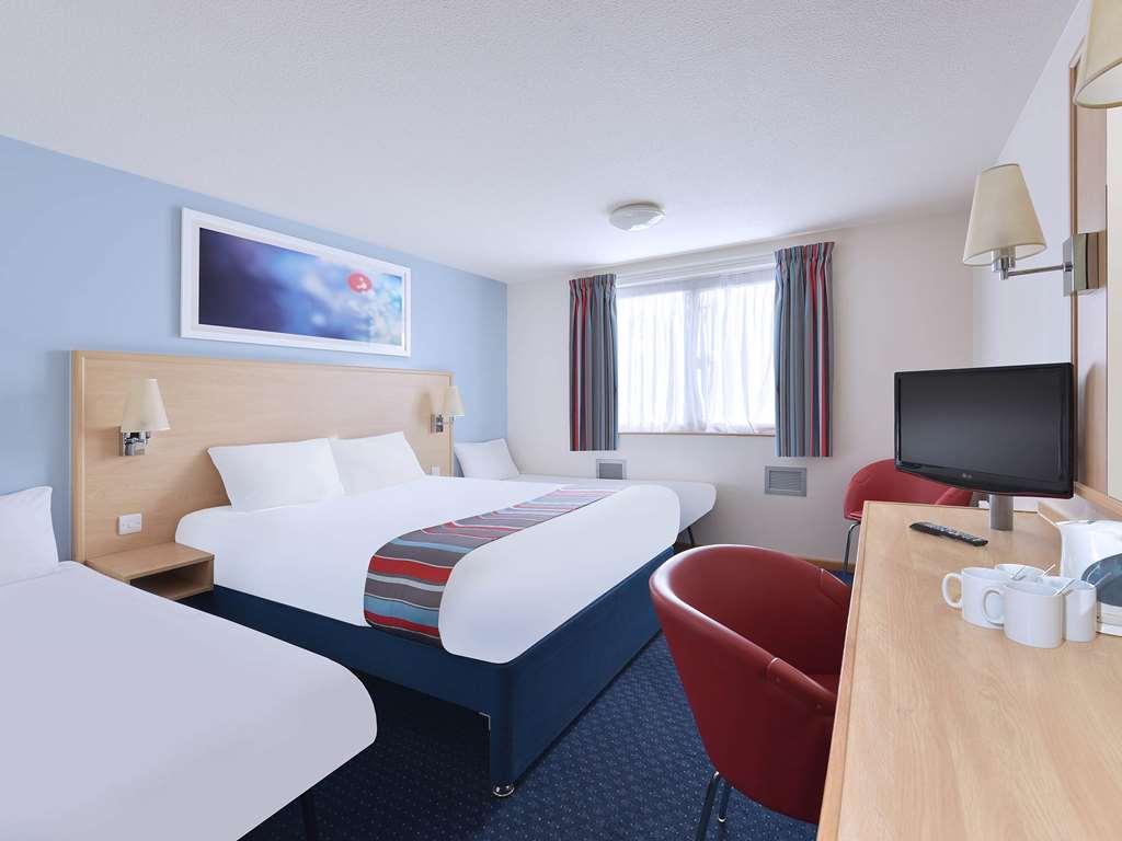 Travelodge Preston Chorley Чорли Номер фото