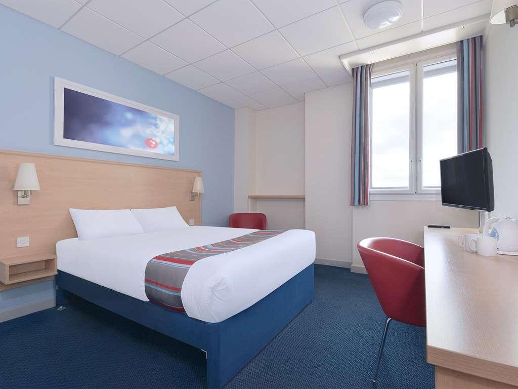 Travelodge Preston Chorley Чорли Номер фото