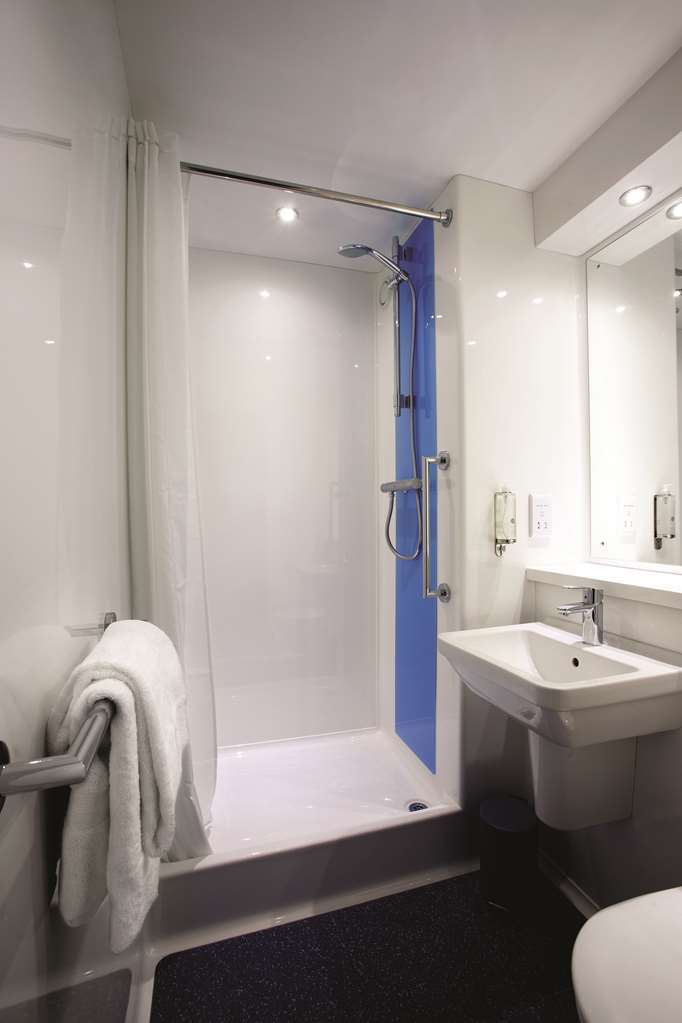 Travelodge Preston Chorley Чорли Номер фото
